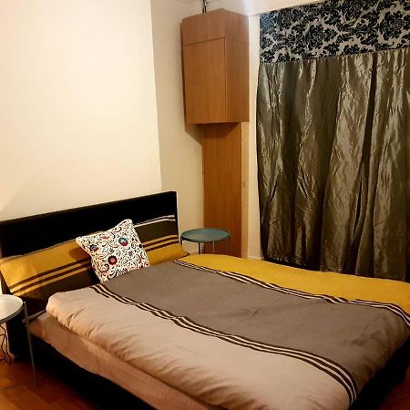Budget House In Gants Hill Bed and Breakfast Ilford Exterior foto