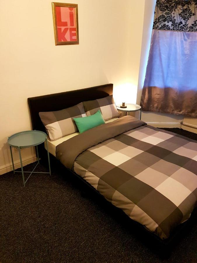 Budget House In Gants Hill Bed and Breakfast Ilford Exterior foto
