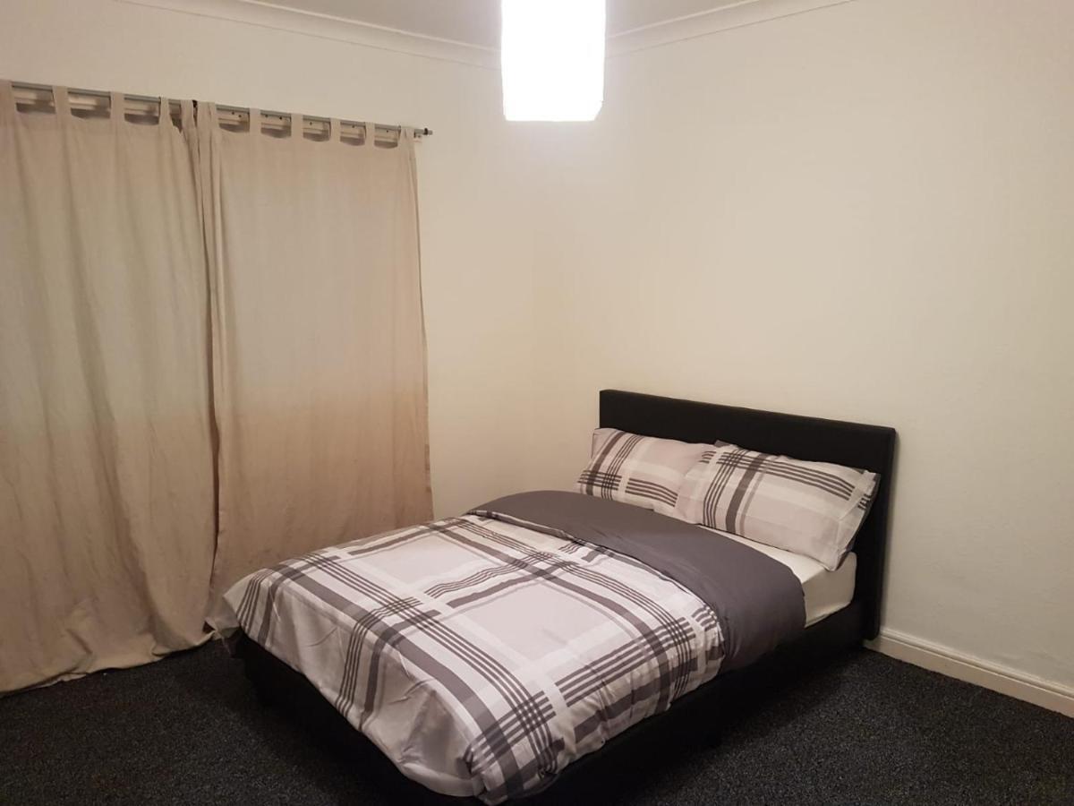 Budget House In Gants Hill Bed and Breakfast Ilford Exterior foto