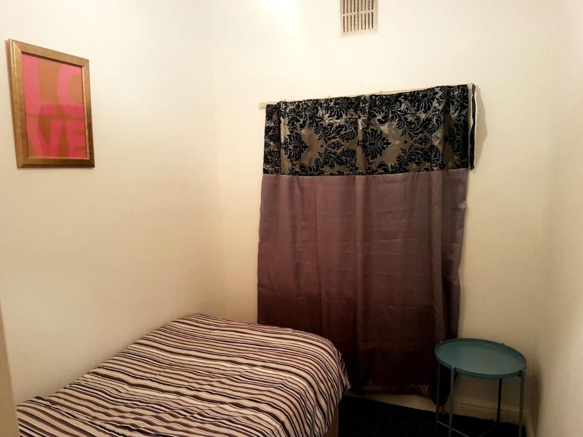 Budget House In Gants Hill Bed and Breakfast Ilford Exterior foto