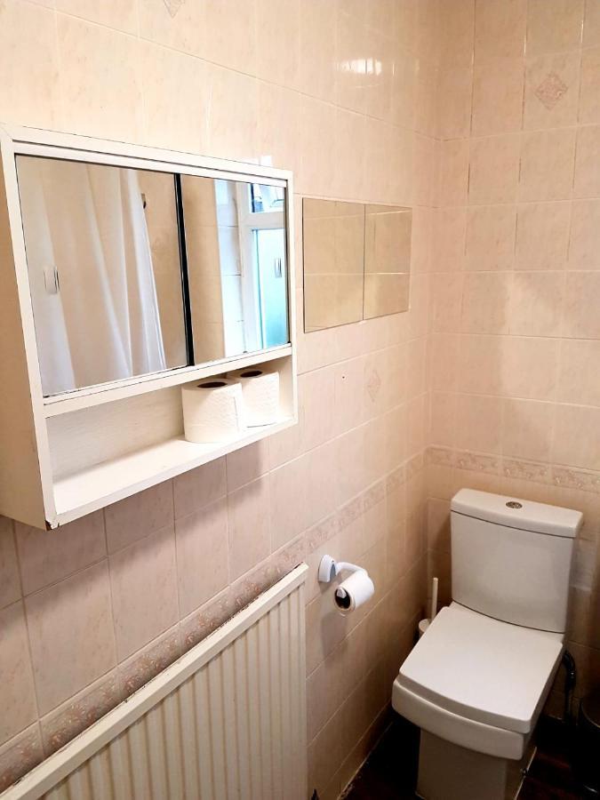Budget House In Gants Hill Bed and Breakfast Ilford Exterior foto