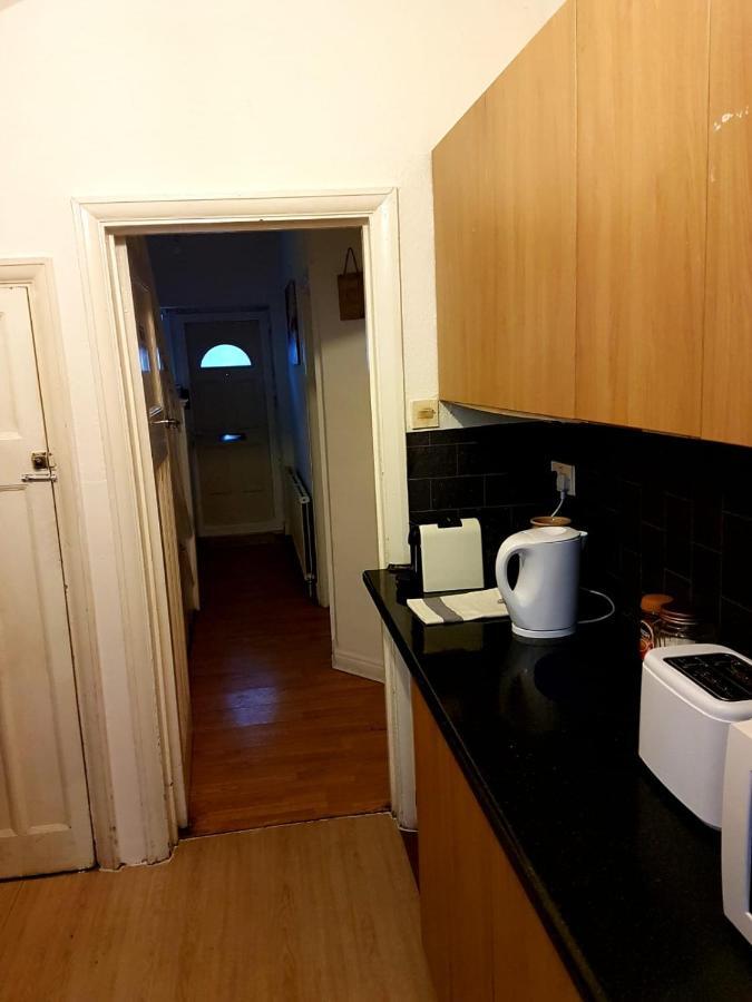 Budget House In Gants Hill Bed and Breakfast Ilford Exterior foto