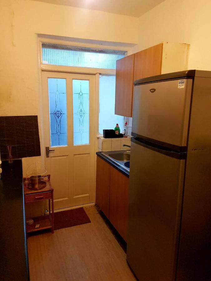 Budget House In Gants Hill Bed and Breakfast Ilford Exterior foto